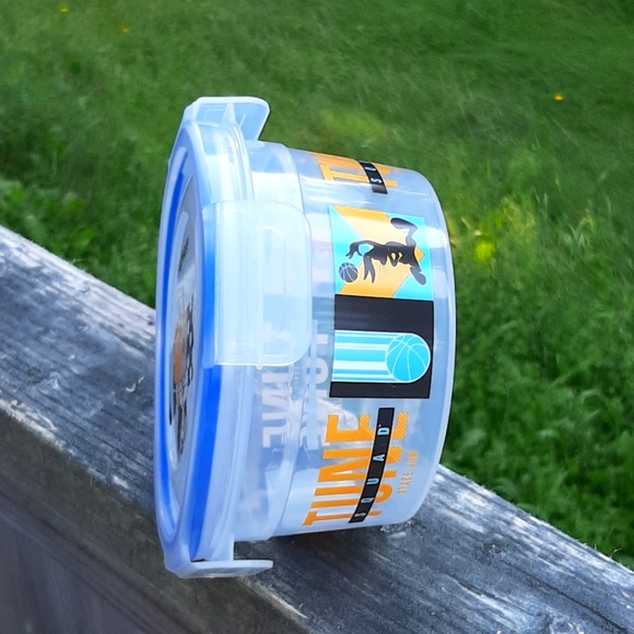 Set of 2 Looney Tunes Snapware Containers NWT - Picture 6 of 6